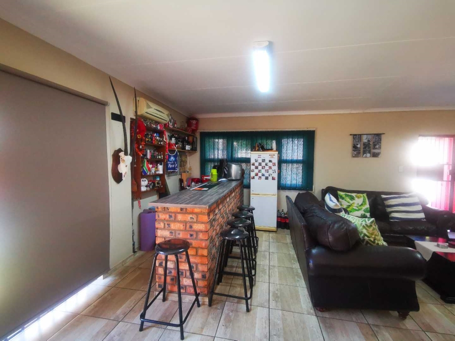 4 Bedroom Property for Sale in Langenhovenpark Free State